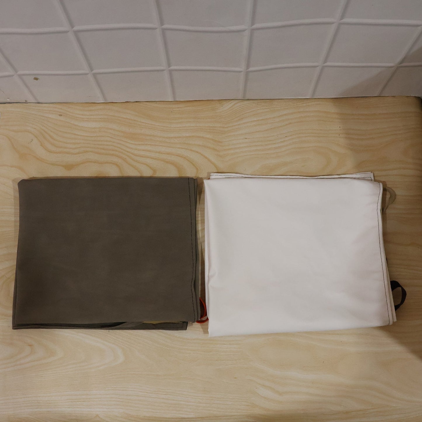 The versatile kitchen apron neatly packaged, ready for daily home or commercial use.