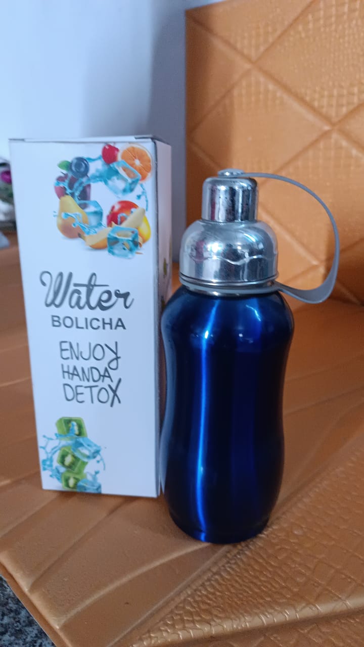 Side view of stainless steel thermos water bottle 500 ML with plastic lid