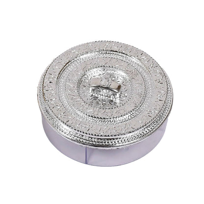 Detailed shot showing the secure lid of the snack storage container.