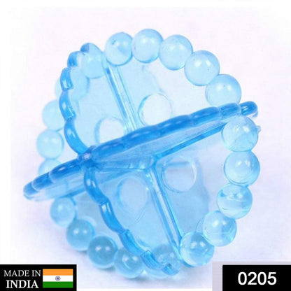 Pack of 4 eco-friendly Detergent-Free Laundry Balls for natural washing.