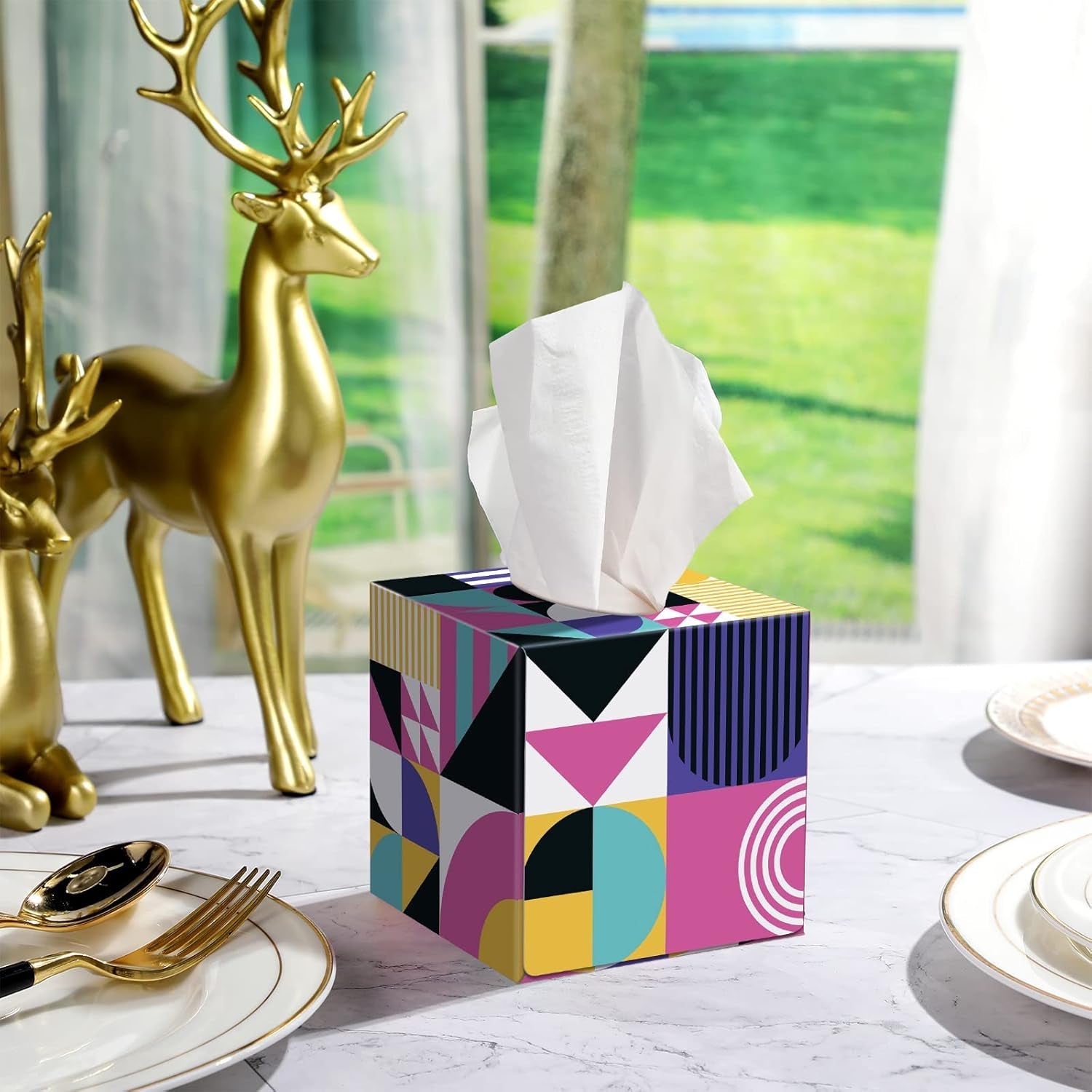 Minimalist cube tissue box holder suitable for home and office