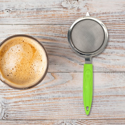 Close-up of the fine stainless steel mesh coffee filter.
