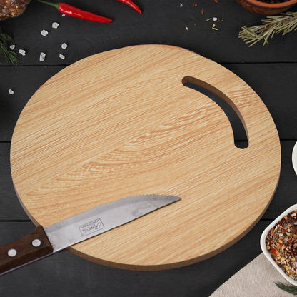 Wooden round chopping board with juice groove made from bamboo
