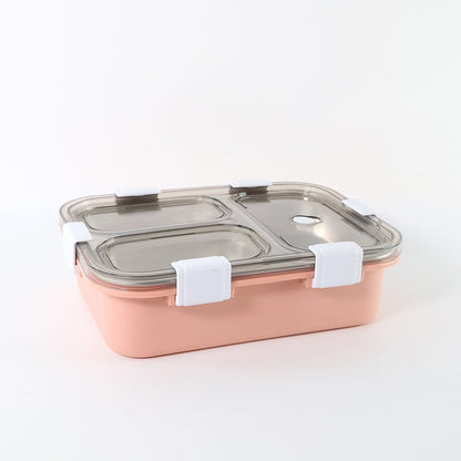 BPA-free outer case of the 3-compartment lunch box, designed for easy carrying.