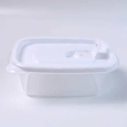 Microwave-safe BPA-free food container set with lids