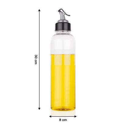 Detailed view of the 1-litre oil dispenser with lid, ensuring mess-free pouring.