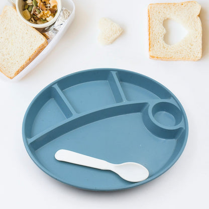 Lightweight biodegradable kids plate, perfect for picnics and outdoor meals.