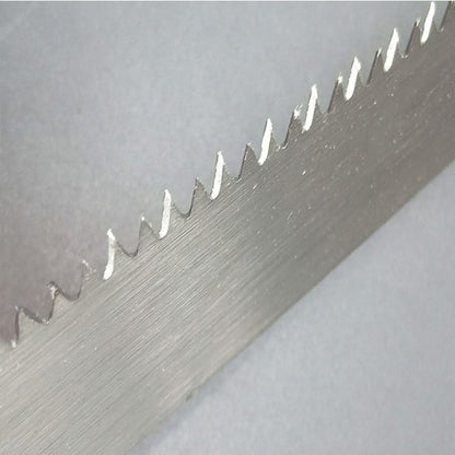 Detail view of the secure grip on the 270mm tree pruning saw.