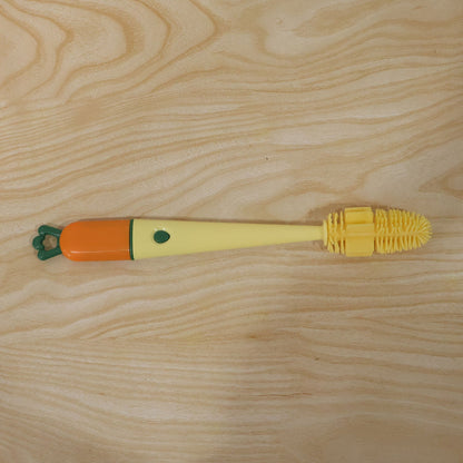 Daily use bottle cleaning brush with silicone bristles