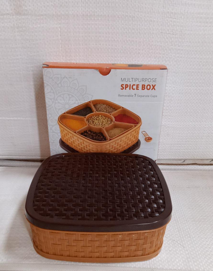 Close-up of the Masala Dabba lid, showing its secure and transparent design.