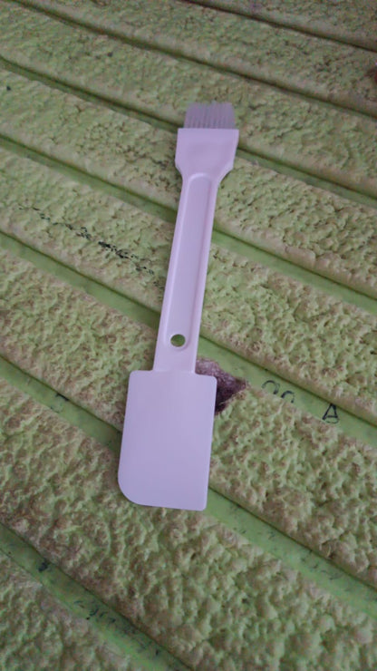 Durable nylon bristle cleaning brush for everyday use.