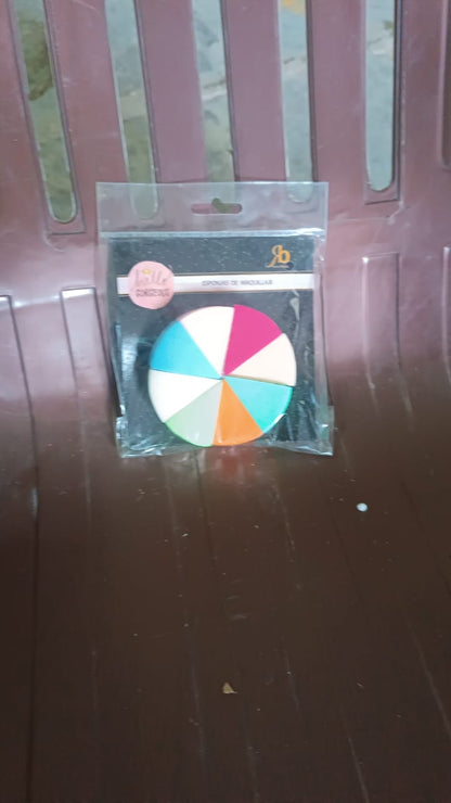 Packaging for the 8-piece triangle makeup sponge set, showing product details.