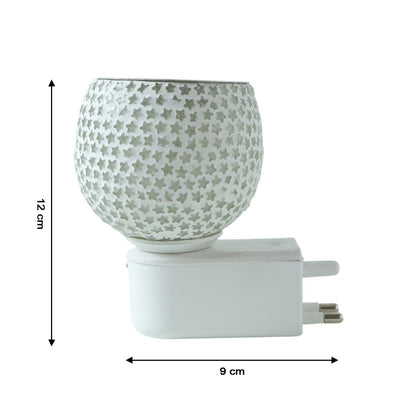 Glass aroma diffuser with star-cut glass design operating in wall outlet