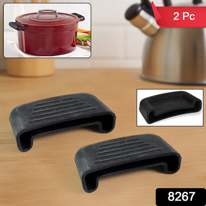 Heatproof silicone pan handle sleeve protecting hands from hot cookware