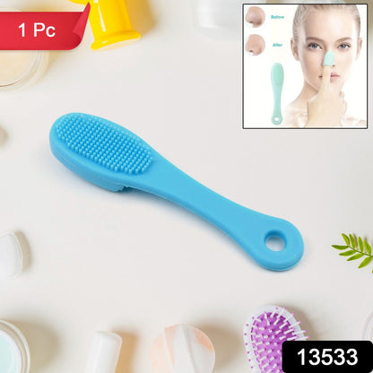 Close-up of the soft silicone bristles on the facial cleansing scrubber.