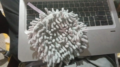 Practical and fast-drying hanging hand towel for everyday use.