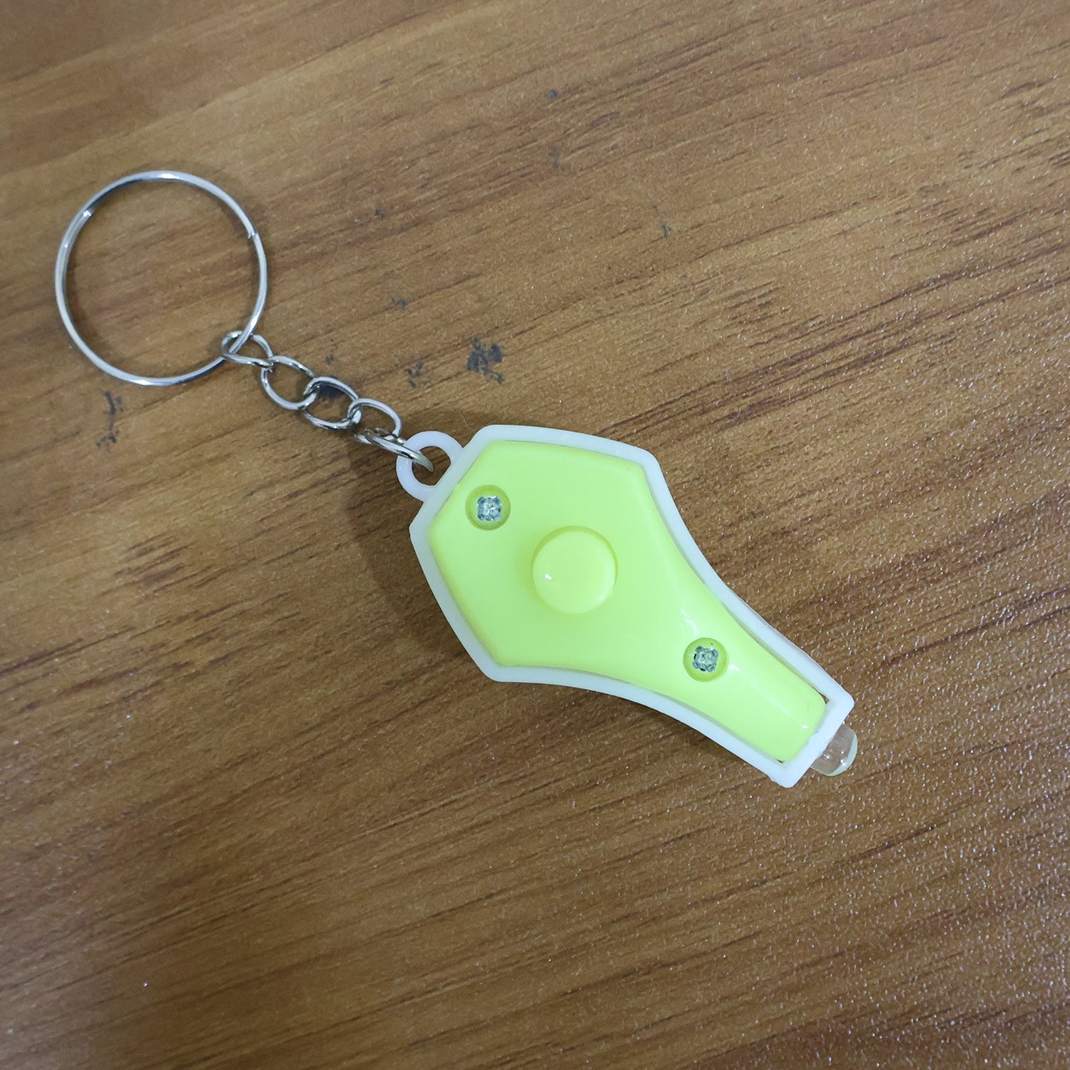 Pocket-size UV LED light keychain convenient for carrying on keys