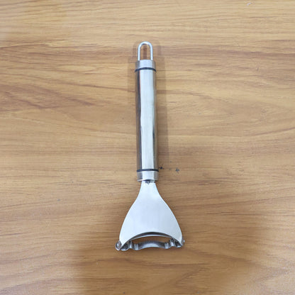 Vegetable skin remover tool with ergonomic handle and sharp blade
