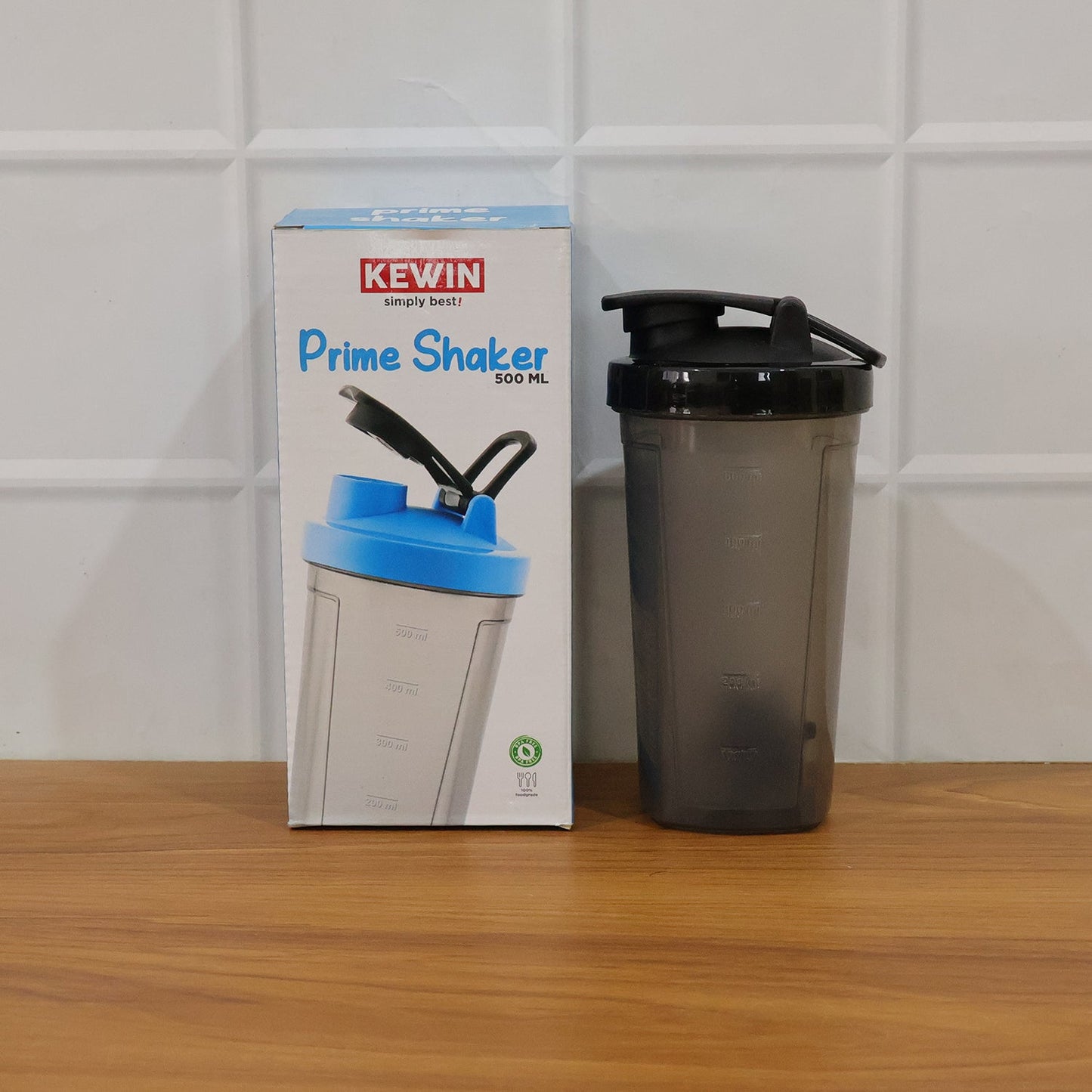 Lifestyle image of 500 ml plastic gym shaker bottle used during fitness exercise