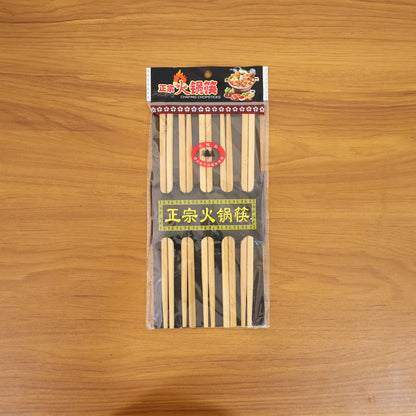 Lifestyle image showing bamboo chopsticks used for Asian meal