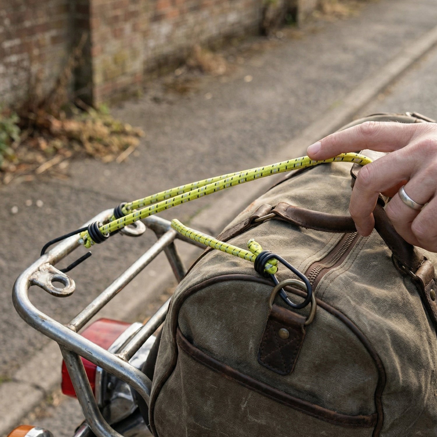 Stretchable elastic rope for cargo securing with hooks
