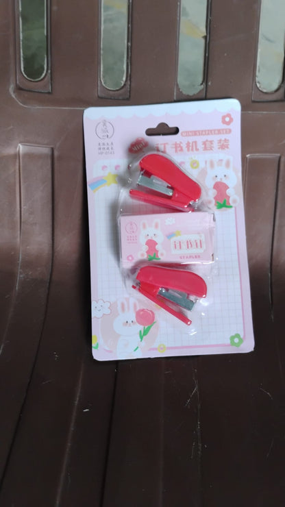 The FiloDesk mini stapler set displayed with its included staples.