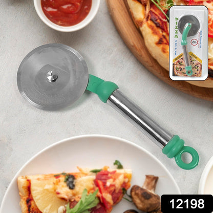 Close-up of the ergonomic handle on the Quickslice pizza slicer, designed for a comfortable grip.