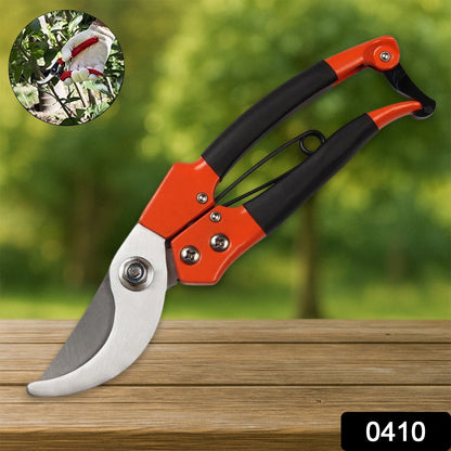 Close-up of the durable stainless steel blades of the pruning shears.